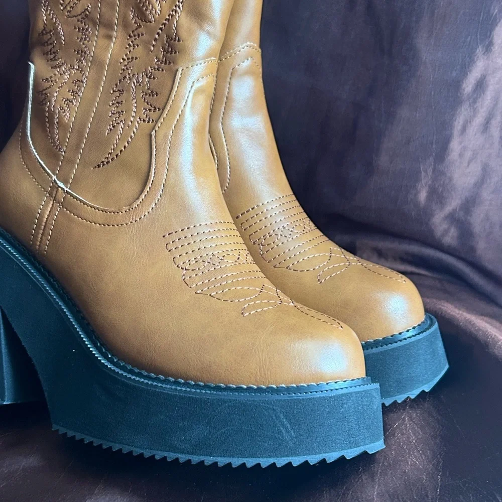 Chunky platform western boots in tan synthetic material 🤎 - Picture 8 of 10